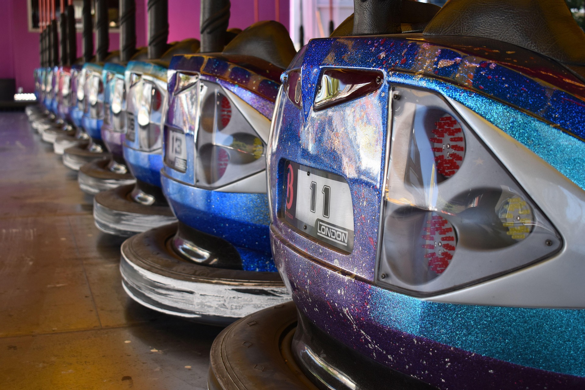 Erste Stadt ersetzt PKWs mit Autoscootern