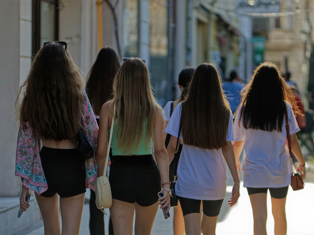 Neue Studie sagt: Kinder immer früher in Pubertät – aber auch früher in Wechseljahren und Senilität